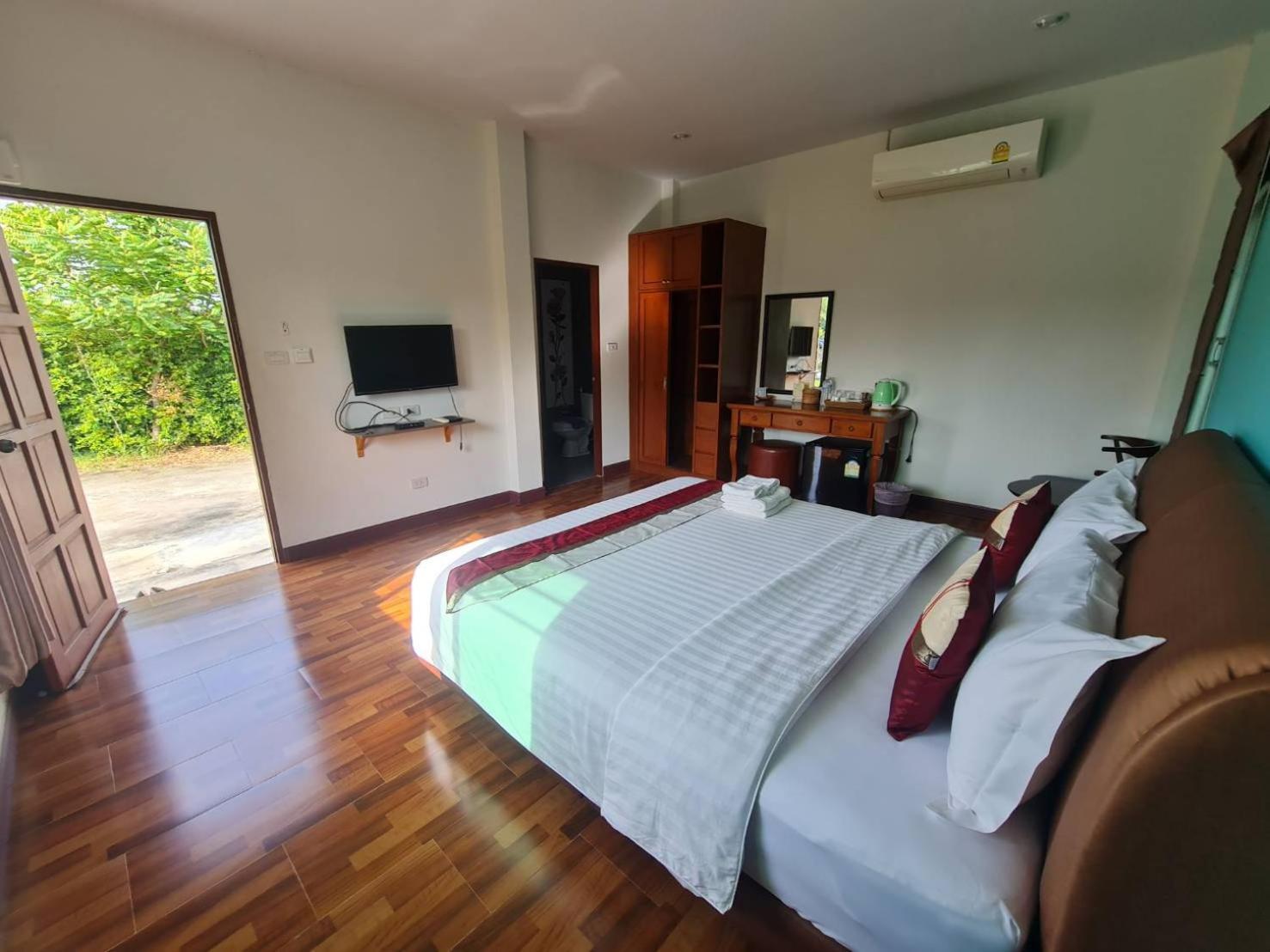Araya Cottage 乌泰他尼府 外观 照片
