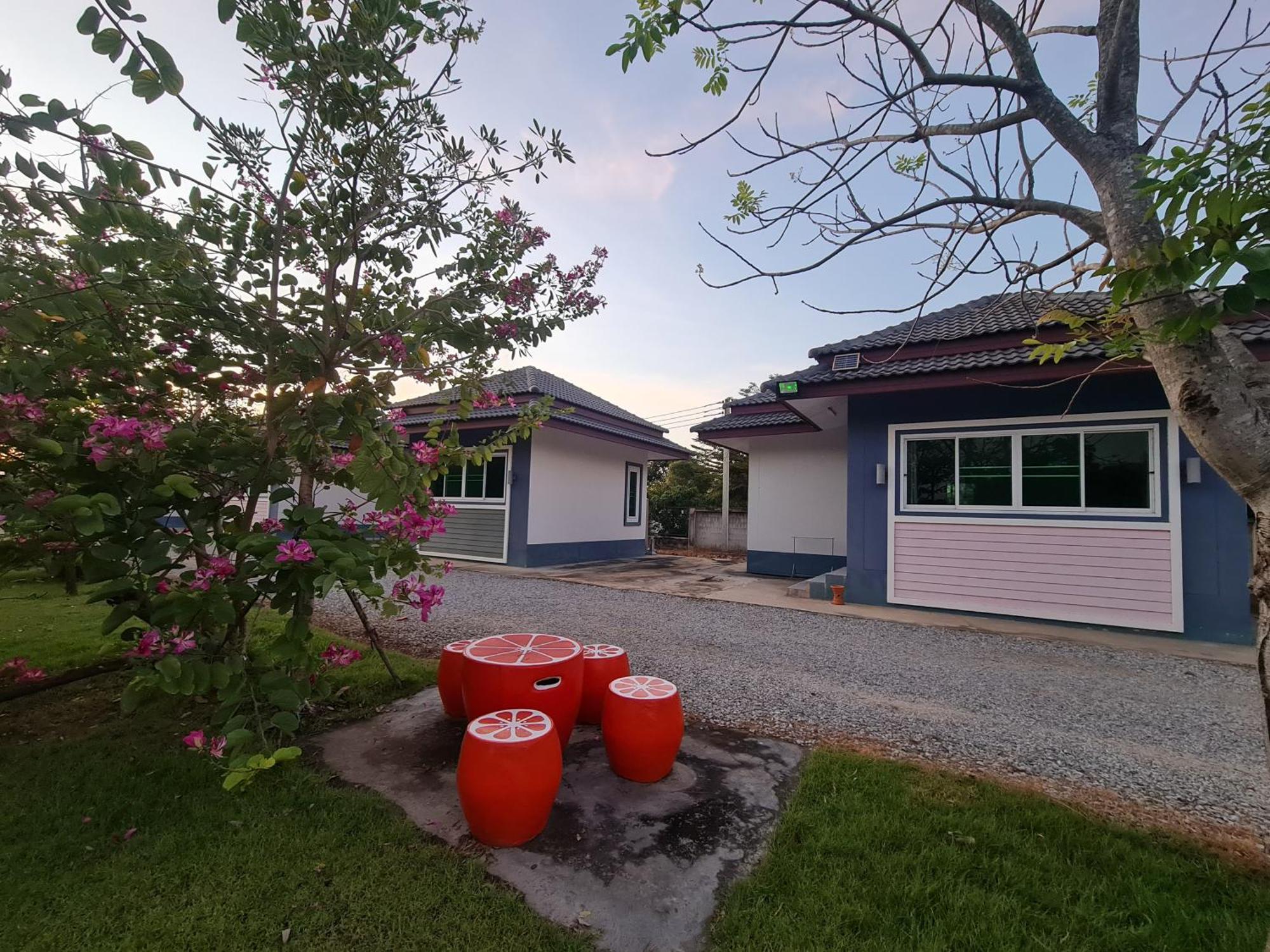 Araya Cottage 乌泰他尼府 外观 照片